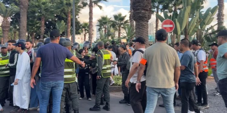 السلطات المغربية تمنع تجمهرات “دعا إليها مجهولون” وتؤكد على التزامها بالنظام العام