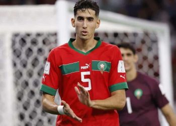 الركراكي يكشف تفاصيل غياب أكرد عن البحرين