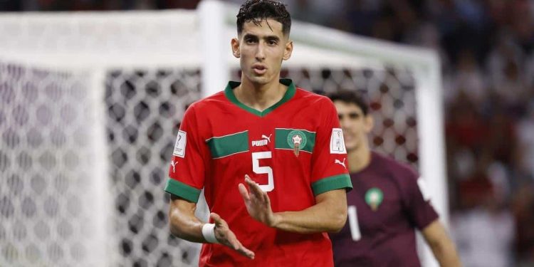 الركراكي يكشف تفاصيل غياب أكرد عن البحرين