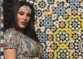 طاهرة تحتفي بالزليج المغربي والبلوزة الوجدية