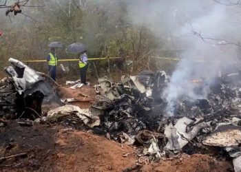 مصرع 12 شخصا في تحطم طائرة خفيفة بكينيا