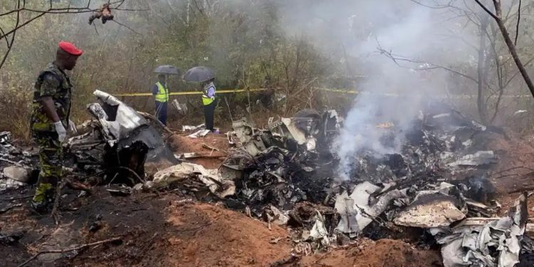 مصرع 12 شخصا في تحطم طائرة خفيفة بكينيا