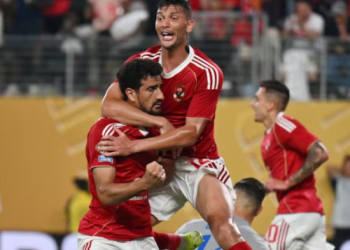 الأهلي يواجه أزمة جديدة بسبب إصابة أشرف داري