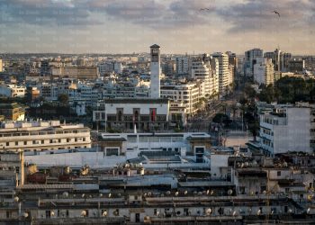 الأمر بإغلاق المحال التجارية والإخلاء المبكر لمقرات العمل بالدار البيضاء خبر زائف
