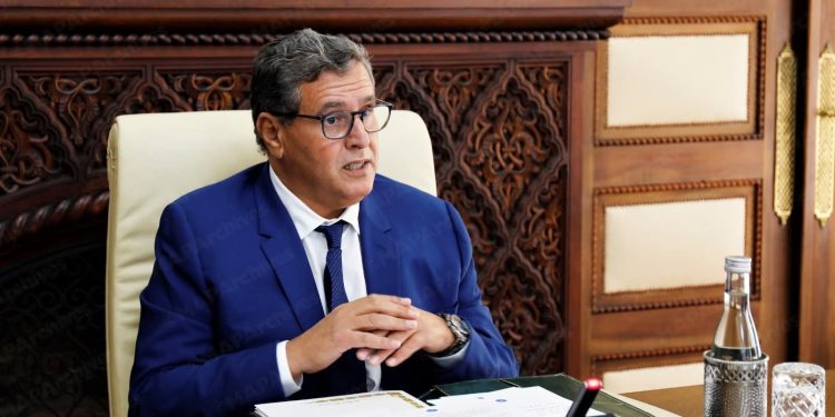 أخنوش يدعو إلى تعزيز التنسيق والتعاون بين المرافق العمومية ووسيط المملكة