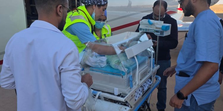 وزارة الصحة تؤمّن نقلاً جوّياً استعجالياً لإنقاذ رضيع خدّيج من الراشيدية إلى الرباط