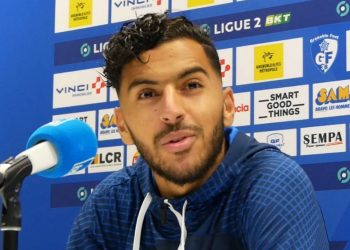  محمد أمين السباعي يوقع لأنجيه الفرنسي