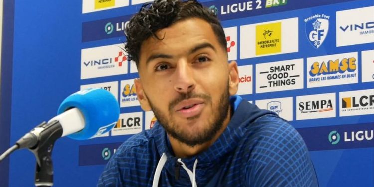  محمد أمين السباعي يوقع لأنجيه الفرنسي