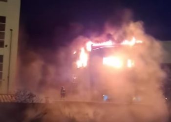 اندلاع حر-يق ضخم داخل وحدة صناعية للنسيج بطنجة