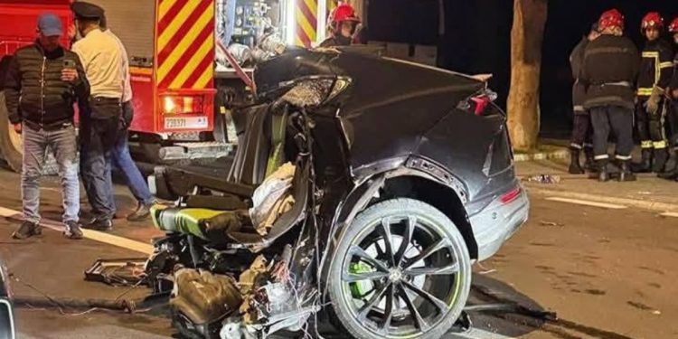 حادث مروع في البيضاء..مصر-ع شابين بعد انشطار سيارة فارهة إلى نصفين