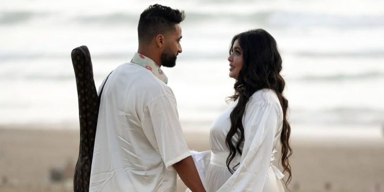 المؤثرة “أفلاطونة” تعلن حملها بمولودها الأول