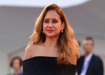 نيللي كريم تضع حدًا للشائعات حول ارتباطها بحارس مرمى سابق