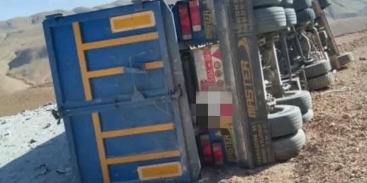 3 قت-لى في انقلاب شاحنة محمّلة بالإسمنت بين تنغير والرشيدية