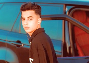 نجم “THE VOICE KIDS” آدم بنلمقدم ينتقد تهميش الفنانين الصحراويين في احتفالات المسيرة الخضراء
