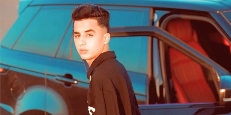 نجم “THE VOICE KIDS” آدم بنلمقدم ينتقد تهميش الفنانين الصحراويين في احتفالات المسيرة الخضراء