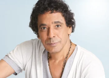 تدهور الحالة الصحية للفنان المصري محمد منير ونقله إلى المستشفى