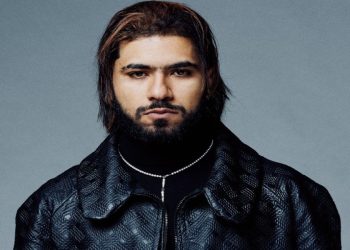 “ElGrande Toto” يشوّق جمهوره لحدث موسيقي كبير في الصحراء المغربية