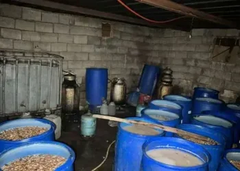 الصويرة..تفكيك وحدة سرية لتصنيع “ماء الحياة” وحجز أطنان من المخدر-ات