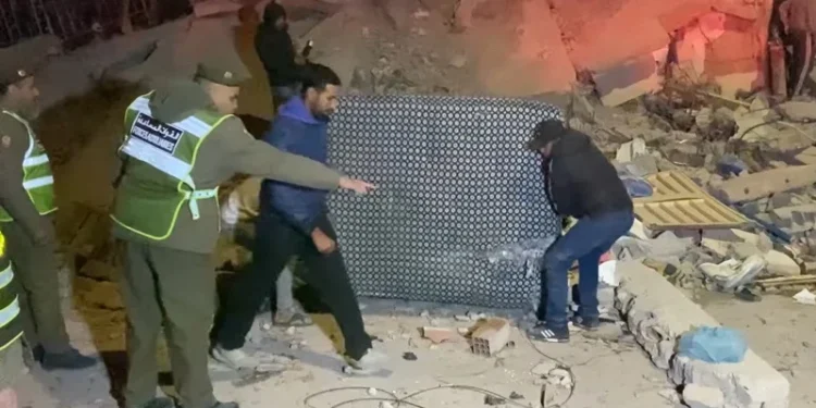 النيابة العامة بفاس تأمر بفتح تحقيق شامل في فاجعة انهيار بنايتين ومصر-ع 22 شخصاً