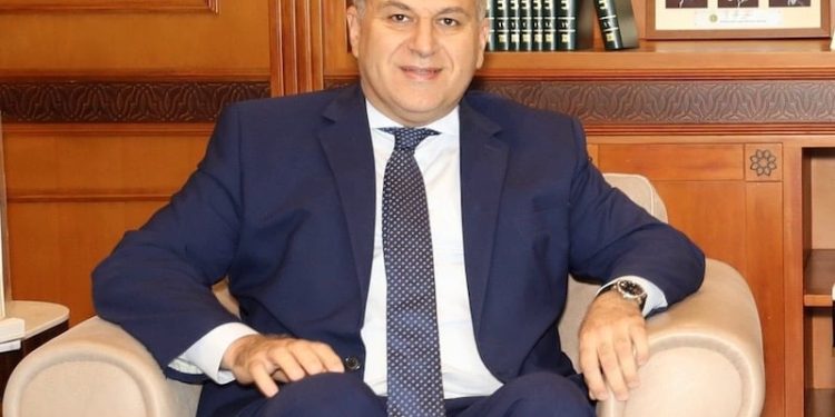 سفير مصر بالمغرب يعزي في رحيل “الصوت الخالد” عبد الهادي بلخياط