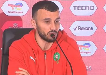 رومان سايس يطمئن الجماهير بشأن إصابته قبل مواجهة تنزانيا