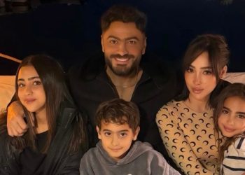 بسمة بوسيل وتامر حسني يخطفان الأنظار بصورة عائلية رغم الانفصال