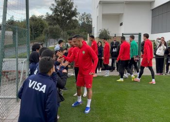 لاعبو المنتخب الوطني يستضيفون أبناء أسرة الأمن الوطني في أكاديمية محمد السادس