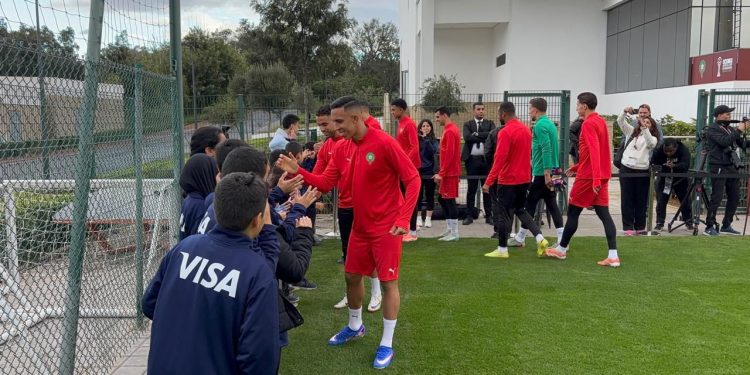 لاعبو المنتخب الوطني يستضيفون أبناء أسرة الأمن الوطني في أكاديمية محمد السادس