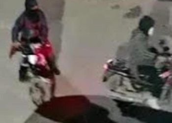 لصوص ملثمون على دراجات نارية يُشعلون الذعر في حي “المحاميد”