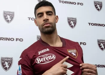 آدم ماسينا يقترب من الدوري الإماراتي