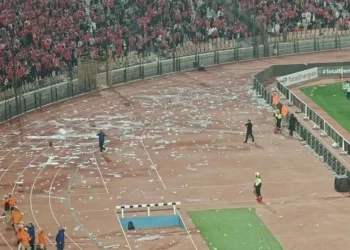 الكنفدرالية الإفريقية تطلب توضيحات الجيش الملكي بعد أحداث مباراة الأهلي