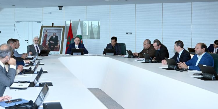 لقجع يعلن التصدي للعقوبات “المجحفة” لكأس إفريقيا ويصادق على تعديل قوانين الاحتراف