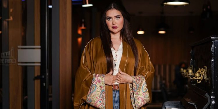 الممثلة المغربية نرجس الحلاق تنفي أي خطر عليها بسبب الفيضانات