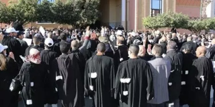 انفراج أزمة المحامين واستئناف العمل