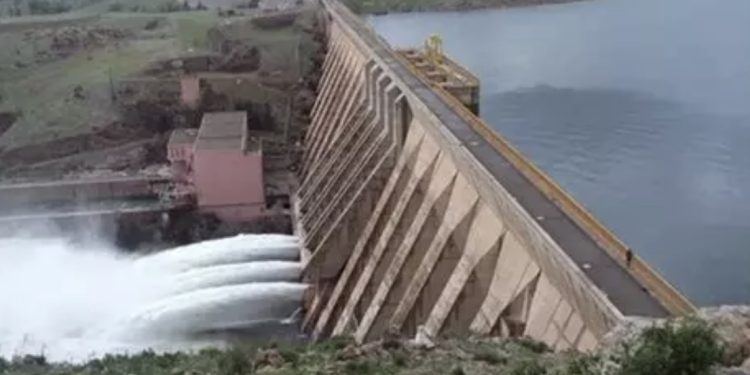 “تساقطات استثنائية تعزز المخزون المائي وإنتاج الطاقة الكهرومائية بالمغرب”