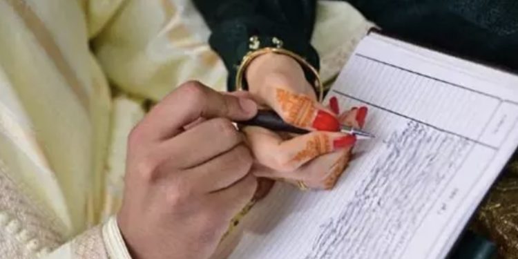 احتجاج العدول على مشروع قانون 16.22 يهدد إبرام عقود الزواج والمعاملات القانونية
