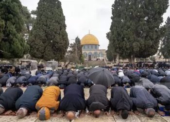 “إبعاد إمام الأقصى وتقييدات إسرائيلية قبيل رمضان”