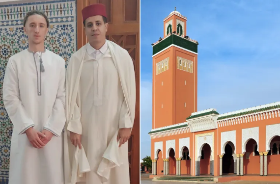 شاب فرنسي يعتنق الإسلام بمسجد يوسف بن تاشفين في العيون وسط أجواء من التكبير والتهليل