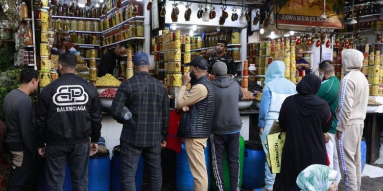من ثقافة الادخار إلى هوس الشراء: جدل يتجدد كل رمضان