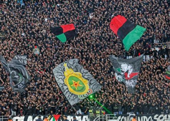 فصيل “عسكري” يحتج على اعتقالات وتحديد حصة التذاكر ويقاطع مباراة الجيش الملكي واتحاد تواركة