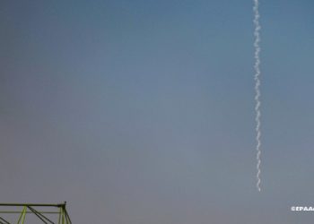 إصابة 4 أشخاص إثر سقوط طائرتين مسيرتين في محيط مطار دبي الدولي