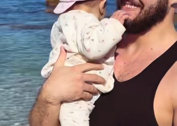 “كلهم  يا سيدي معجبين إلا أنا مغرم”.. زهير بهاوي يخطف الأنظار بلحظات عفوية مع ابنته