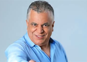 العودة الكبيرة لمحمد الخياري… كوميديا ساخرة ومواقف يومية على خشبة المسرح