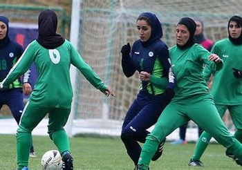 “قائدة منتخب إيران تسحب طلب اللجوء و تعود لوطنها”