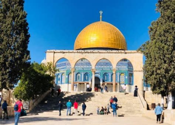 “القدس: الاحتلال يمنع المصلين من دخول الأقصى لأول مرة منذ 1967″