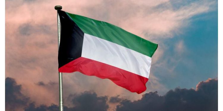 الدفاعات الجوية الكويتية تسقط أهدافا معادية في المجال الجوي