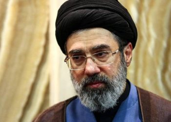 نجل خامنئي ينجو من غارات أمريكية