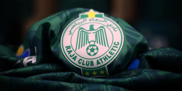 الرجاء يدخل مفاوضات متقدمة لتمديد عقود ثلاثة لاعبين