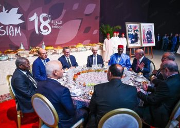جلالة الملك يقيم مأدبة عشاء على شرف المدعوين والمشاركين في الدورة الـ 18 للملتقى الدولي للفلاحة بالمغرب ترأسها رئيس الحكومة