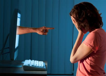 تفكيك شبكة الابتزاز الجنس-ي عبر “واتساب” بالناظور يثير مخاوف متزايدة بين المواطنين